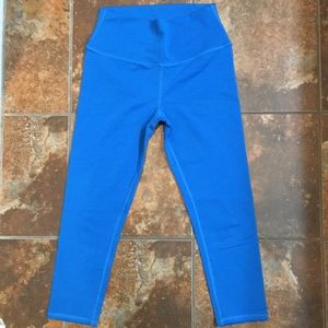 ALO yoga high waste airbrush capri NWOT